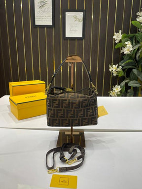 Fendi  vintage  mini  bag  with  og  box(f3399 coffe)