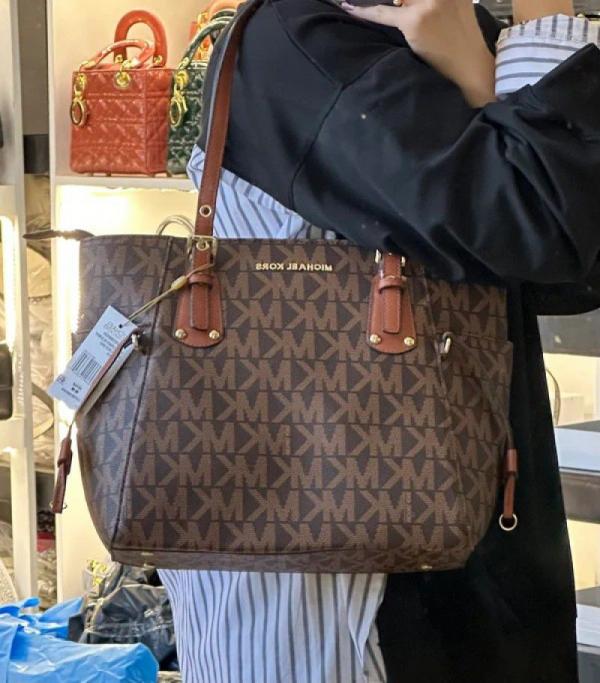 Michael  Kors  Voyager  Tote  Bag  With  Dust  Bag  (4616 Coffee  Brown)