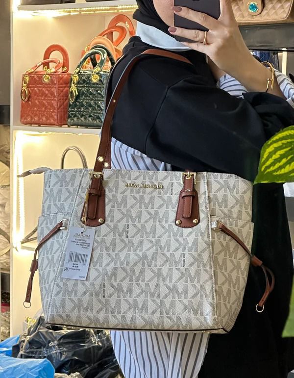 Michael  Kors  Voyager  Tote  Bag  With  Dust  Bag  (4616 Beige  Brown)