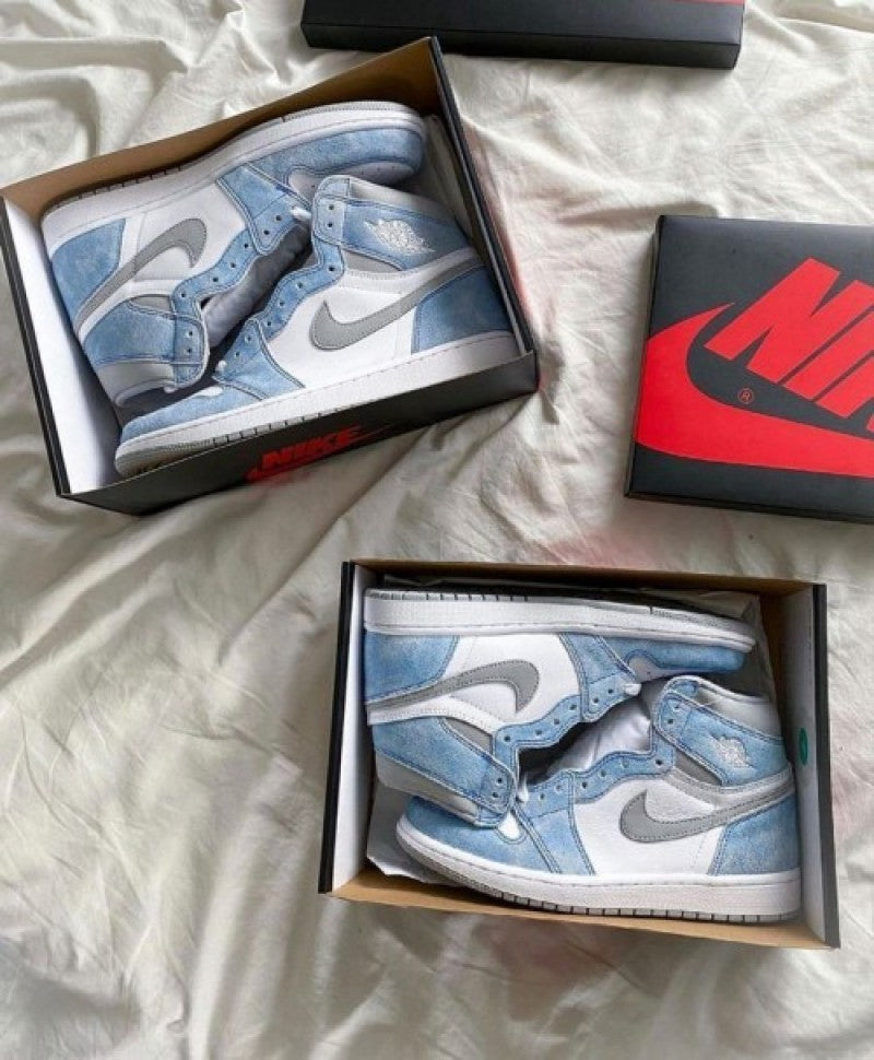 Air Jordan 1 Hyper Royal