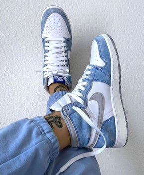 Air Jordan 1 Hyper Royal