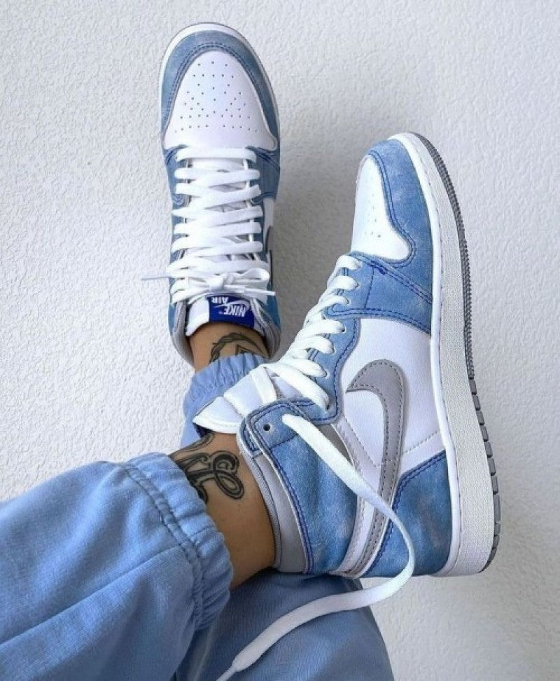 Air Jordan 1 Hyper Royal