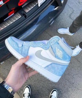 Air Jordan 1 Hyper Royal