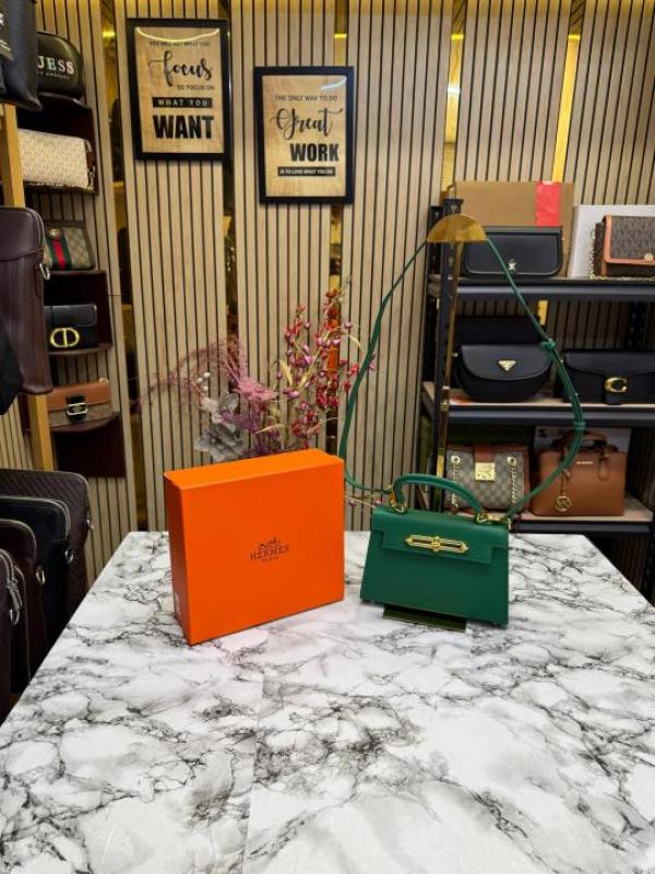 Hermes Kelly Top Handle Bag With Box (Green)