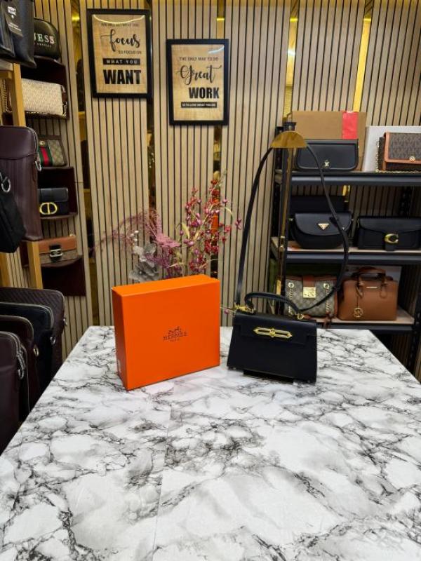 Hermes Kelly Top Handle Bag With Box (Black)