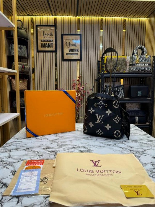 louis  vuitton neonoe shoulder bag with og box and dust bag premium quality