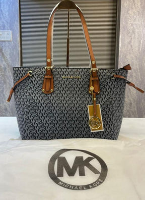 Michael  kors  voyager jet set print tote bag with dust bag 5443