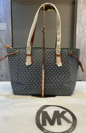 Michael  kors  voyager jet set print tote bag with dust bag 5443