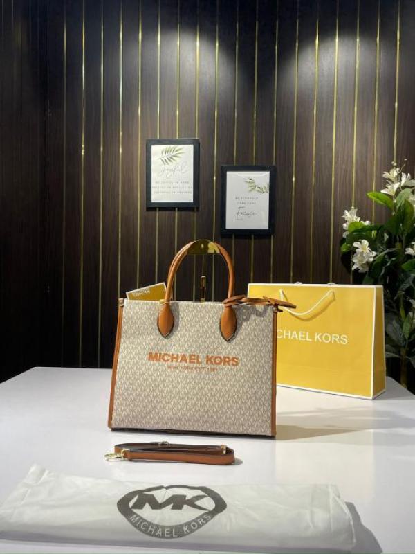 Michael  kors mirella logo tote bag with dust bag and carry bag(22320biege  brown