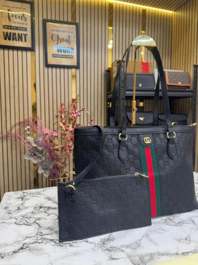 GUCCI  GG  SUPREME  WITH  MATCHING  WALLET  AND  DUST  BAG  (BLACK)