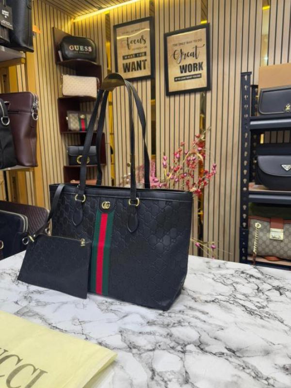 GUCCI  GG  SUPREME  WITH  MATCHING  WALLET  AND  DUST  BAG  (BLACK)