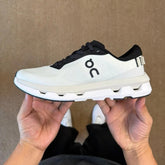 On Running Cloud Zone Ice Black