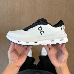 On Running Cloud Zone Ice Black