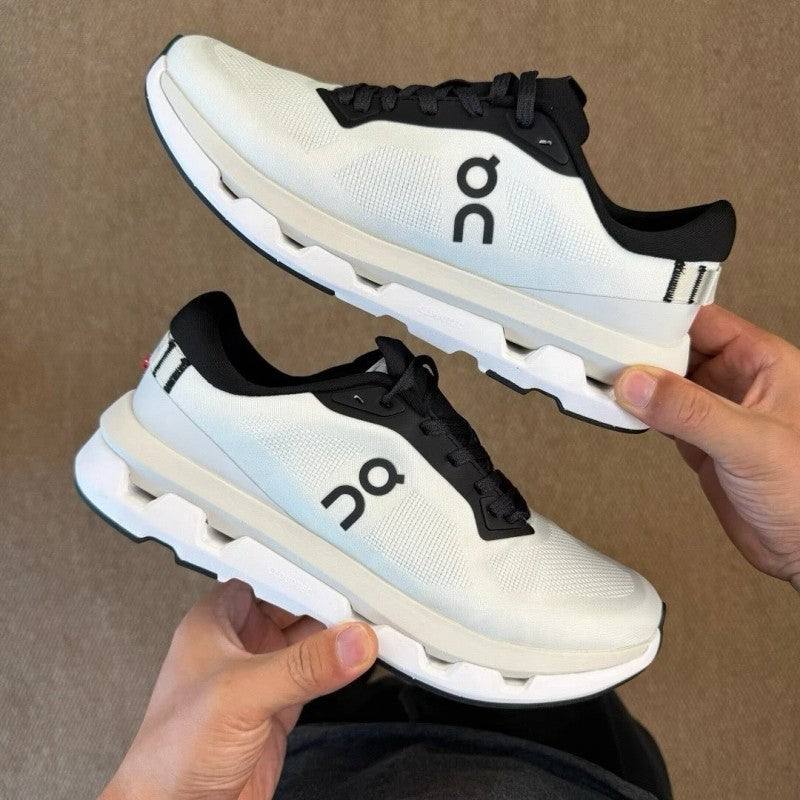 On Running Cloud Zone Ice Black