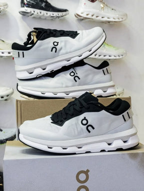 On Running Cloud Zone Ice Black