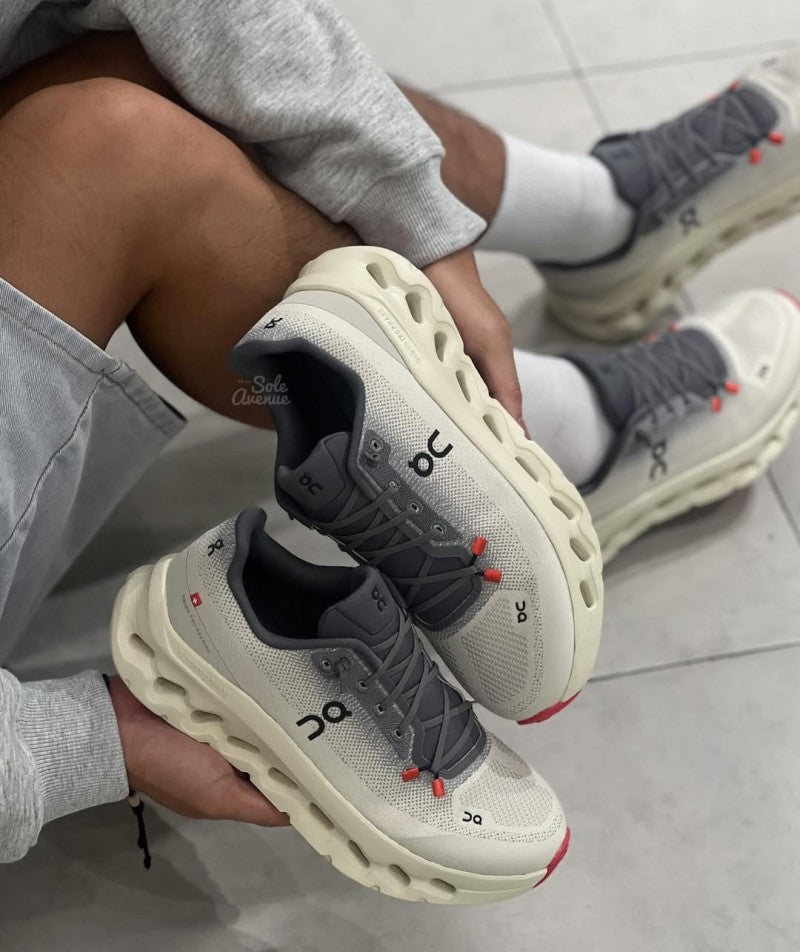 On Cloudtilt Running "Rock Sand" #777