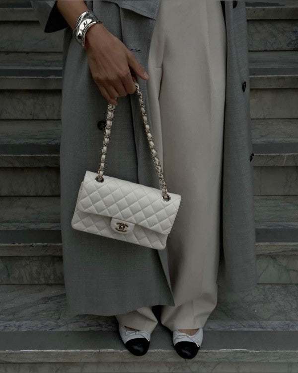 Chanel  jumbo  shoulder  bag  with  og  box(1119 white)