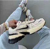 Nik ee v2k run light beige black