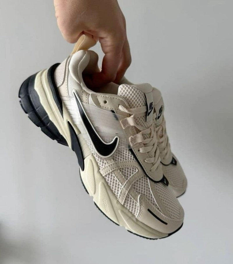 Nik ee v2k run light beige black