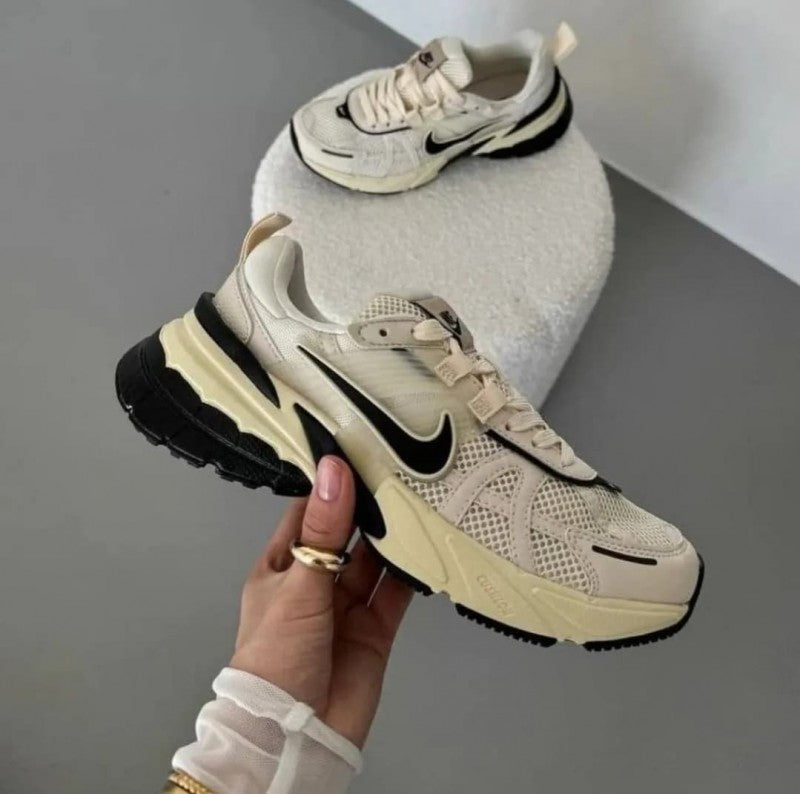 Nik ee v2k run light beige black