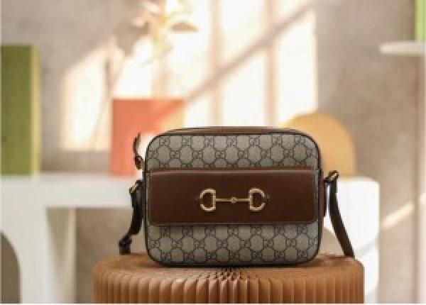 Gucci  Mini  Bag  with  Interlocking  GWhere  Elegance  Meets  Petite  Glamour  dubble  Box  packing  carrybag  1871