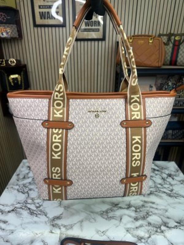 MICHAEL  KORS MAEVE SIGNATURE LOGO SMALL CONVERTIBLE OPEN TOTE WITH DUST BAG (BIEGE BROWN)