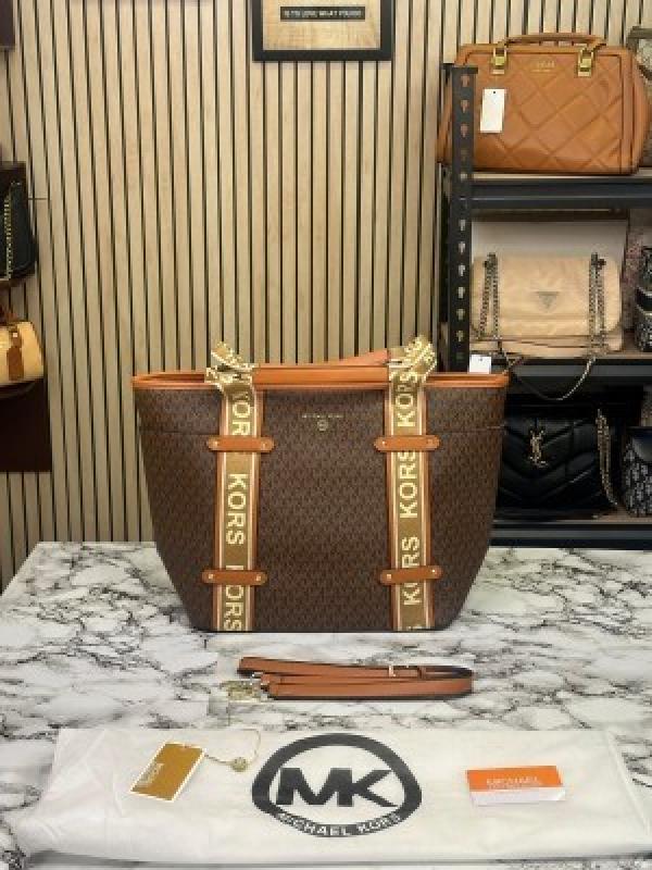 MICHAEL  KORS MAEVE SIGNATURE LOGO SMALL CONVERTIBLE OPEN TOTE WITH DUST BAG (BROWN)