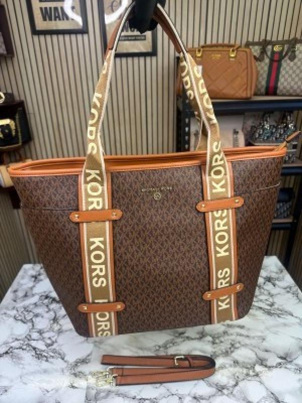 MICHAEL  KORS MAEVE SIGNATURE LOGO SMALL CONVERTIBLE OPEN TOTE WITH DUST BAG (BROWN)
