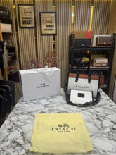 COAC  H FIELD TOTE PREMIUM QUALITY BAG WITH OG MAGNETIC BOX DUST BAG