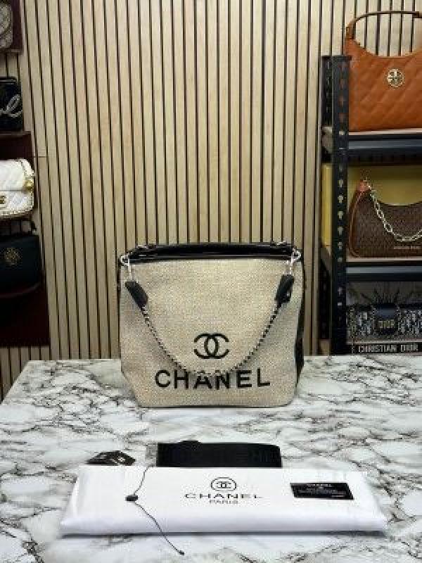 CHANE  L GRADIENT CHAIN TOTE BAG WITH DUST BAG AND SLING (KHAKI) (S16)