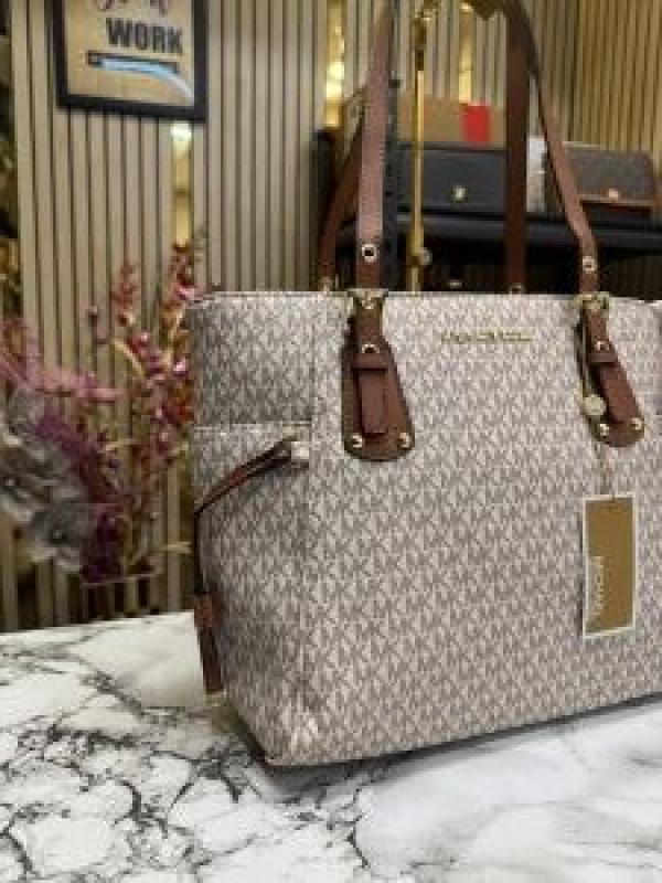 Michael  Kors Voyager Premium Quality Tote Bag With Dust Bag (BIEGE BROWN)