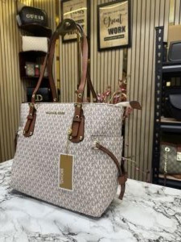 Michael  Kors Voyager Premium Quality Tote Bag With Dust Bag (BIEGE BROWN)