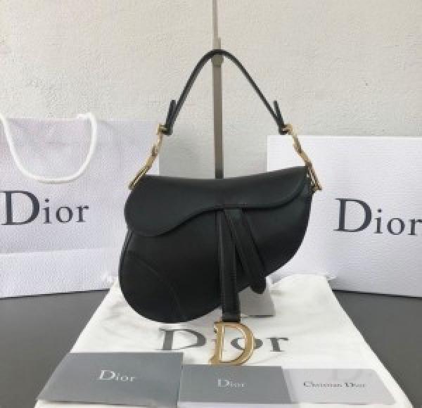 Christian  Dior  saddle  with  box  155