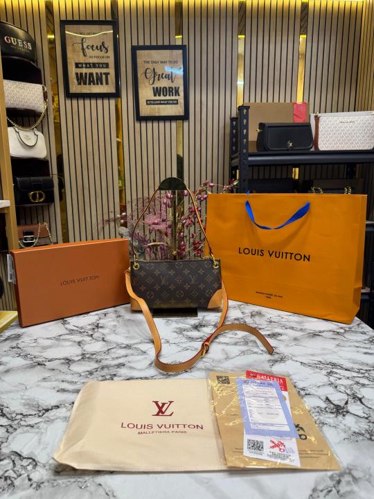 Louis  Vuitton Pochette With Box And Dust Bag Including Carry Bag (Brown)