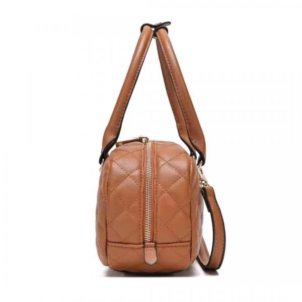 Guess quilted crossbody handbag with og box(5309 brown)