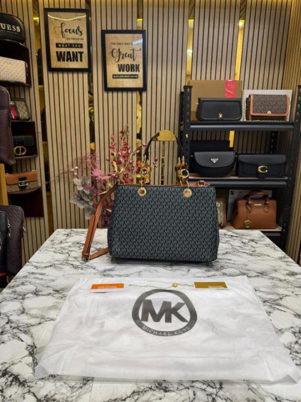 Michael  Kors Cynthia Signature Satchel Bag With Dust Bag (Black)
