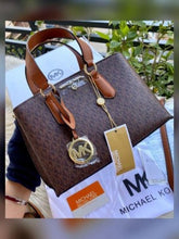 Michael  kors  speedy  with  og  box  468