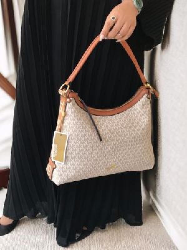 Michael  kors  hobo bag premium quality with dust cover 5405