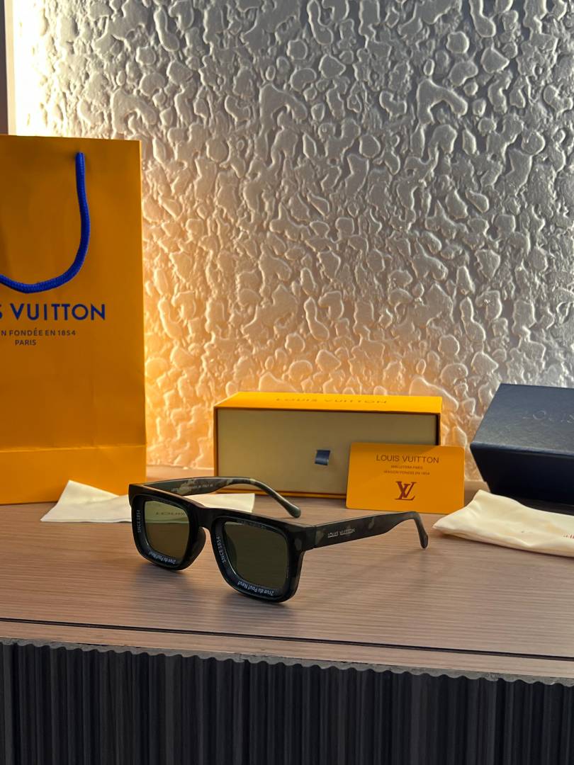 Louis vuittion 7782 army print