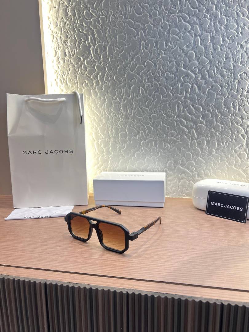 MARC JACOBS BROWN 6125