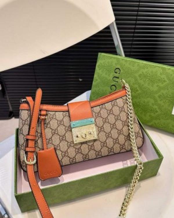 Gucci  padlock  premium  quality  with  og  box  5147