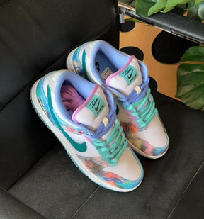 E sb dunk low futura laboratories