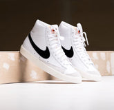 Nik ee blazer mid vintage white