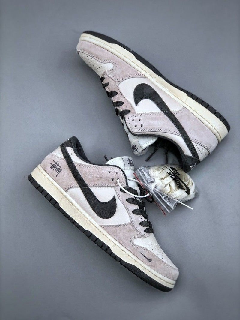 Stussy X dunk low white black with Keychain