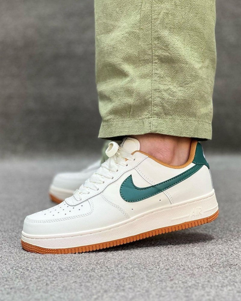 . Nik e Airforce 1 hamava og colour way