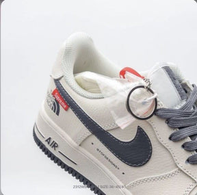 E Airforce 1 low x supreme x