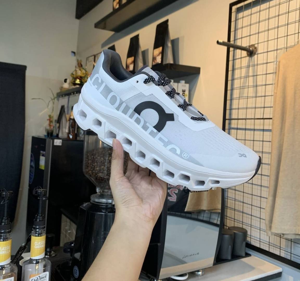 On Running Cloud Monster 1 All White