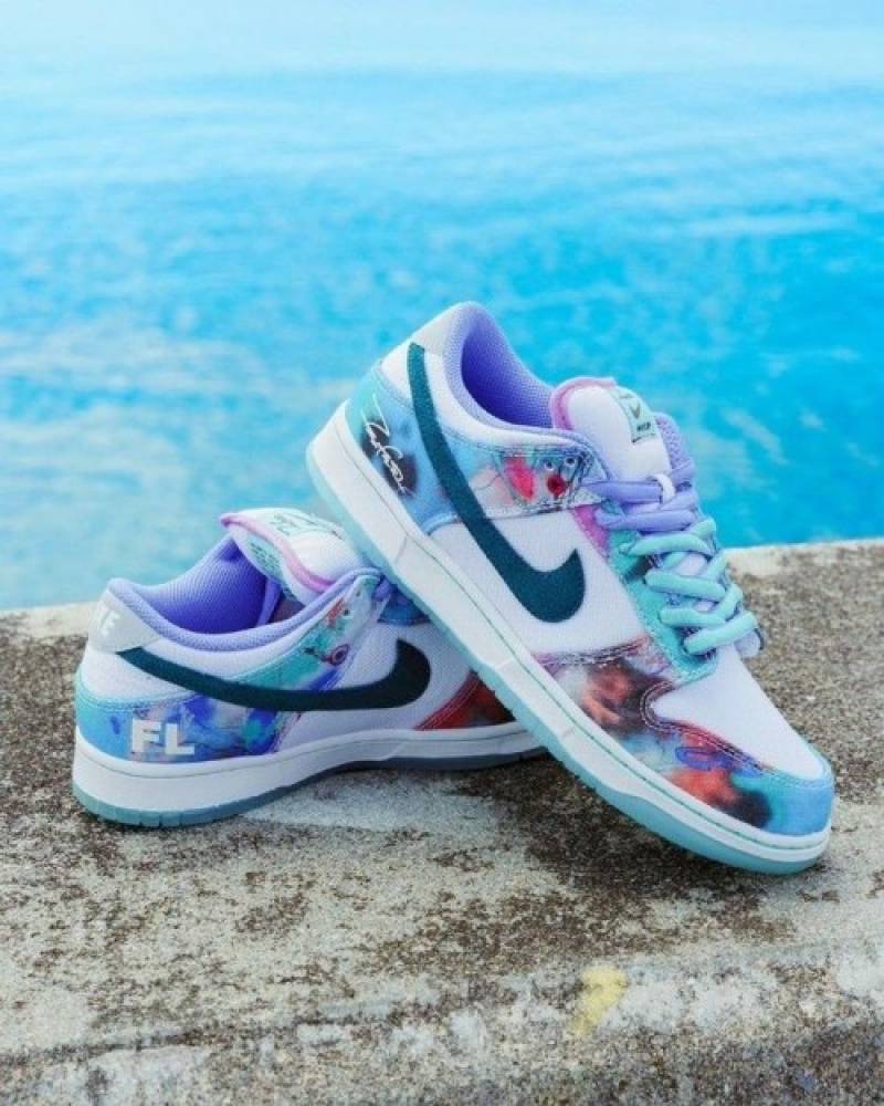 SB DUNK FUTURA WITH ORIGINAL BOX SALE