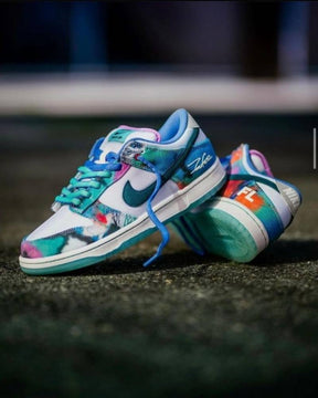 SB DUNK FUTURA WITH ORIGINAL BOX SALE