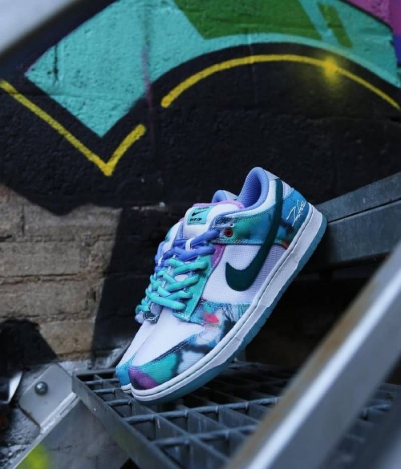 SB DUNK FUTURA WITH ORIGINAL BOX SALE